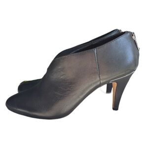 Vince Camuto Vyammi Leather Round Toe  Heeled Ankle Boots Booties Black Size 8.5